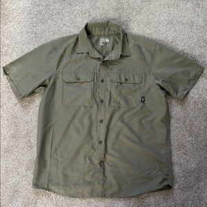 Men’s Mountain Hardware Olive Green Short Sleeve Button-Up technical Shirt - M